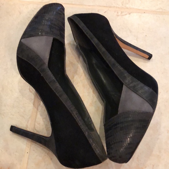 WHBM Classic leather embossed snake + suede stiletto heels - Picture 4 of 10